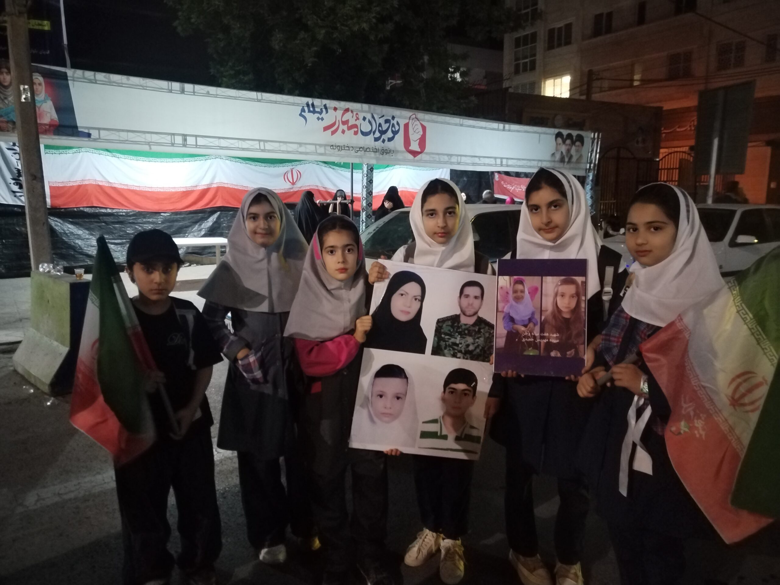 چرا این بچه‌ها هنوز لباس مدرسه می‌پوشند؟ روایتی از شب ۷۵ تجمعات ایلام
