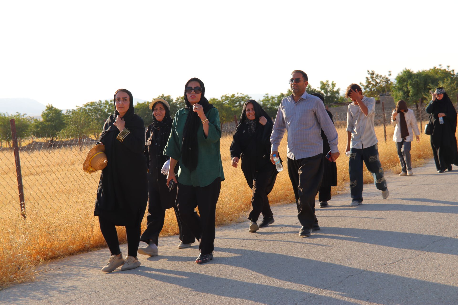 همایش بزرگ پیادهروی خانوادگی در شهرستان ایوان برگزار شد